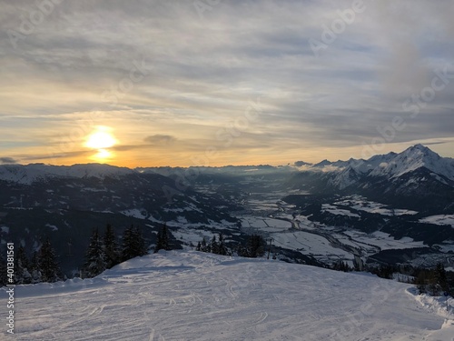 Hecher Pillberg Kellerjoch in der Nähe von Schwaz - Blick vom Skigebiet Richtung Inntal Innsbruck Wattens bei Sonnenuntergang © Achim Kietzmann