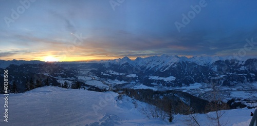 Hecher Pillberg Kellerjoch in der Nähe von Schwaz - Blick vom Skigebiet Richtung Inntal Innsbruck Wattens bei Sonnenuntergang