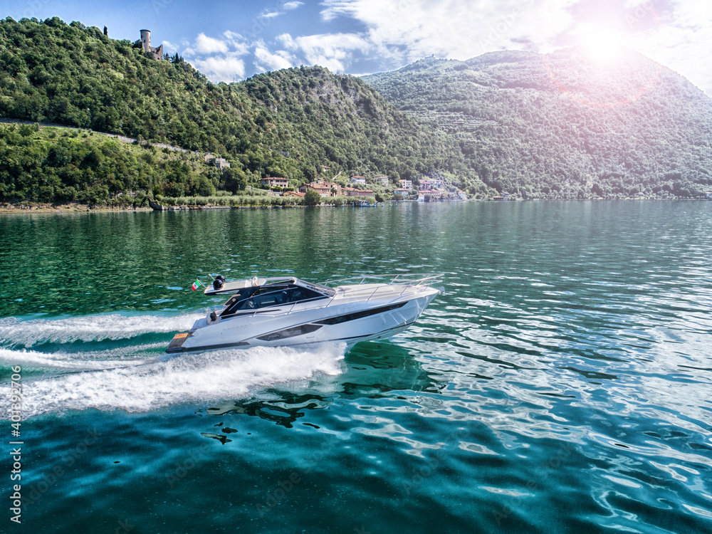 Naklejka premium Aerial view of speed boat.