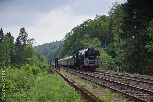 Alte Lokomotive bei einer Rundfahrt