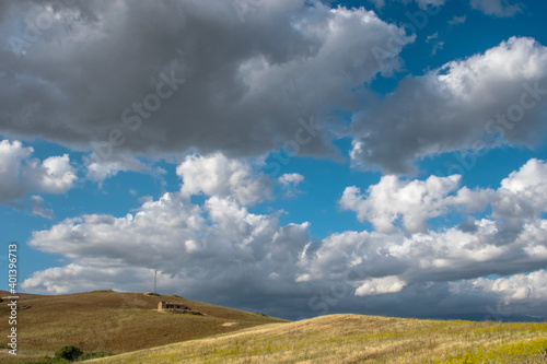 LANDSCAPE  PANORAMA  CIELOCUVOLE CAMPI   COME UN DIPINTO