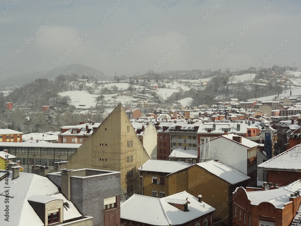 Fototapeta premium nieve en la cuenca minera