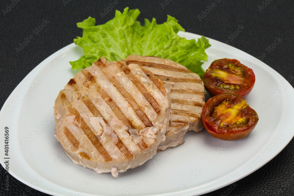 Grilled tuna steak with kumato Grilled tuna steak with kumato