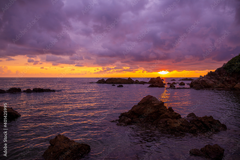Obraz premium Tropical beach at beautiful sunset. Nature background