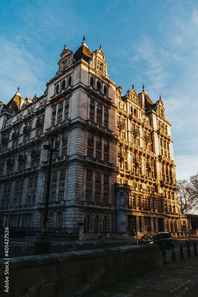 Fototapeta premium Paisaje urbano,k calles y edificios en la ciudad de Londres