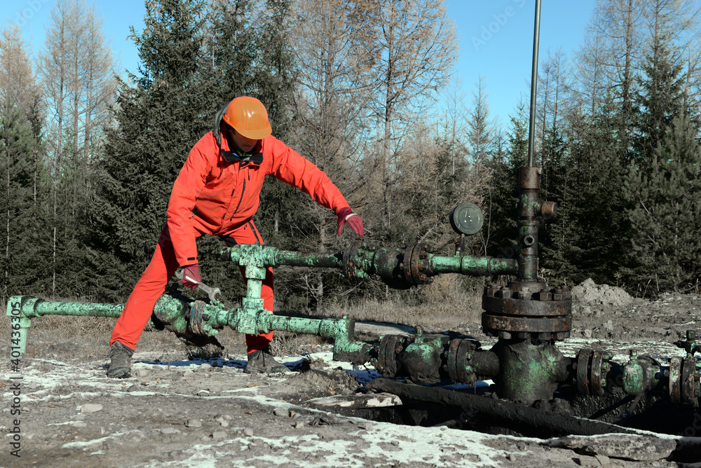 Engineer for oil and gas production in the mountains Engineer for oil and gas production in the mountains