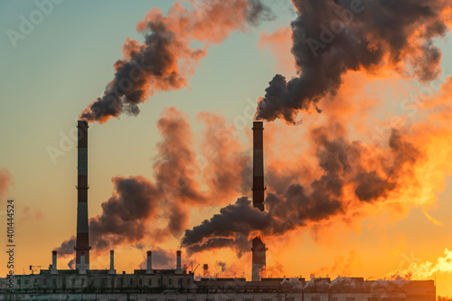 Foto Polluting Factory at Dawn