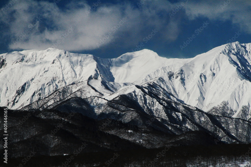 厳冬期の谷川岳連峰　川場スキー場からの絶景