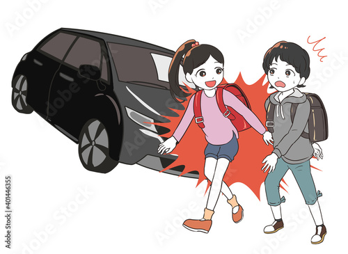 横断中の小学生と衝突　驚く　普通自動車