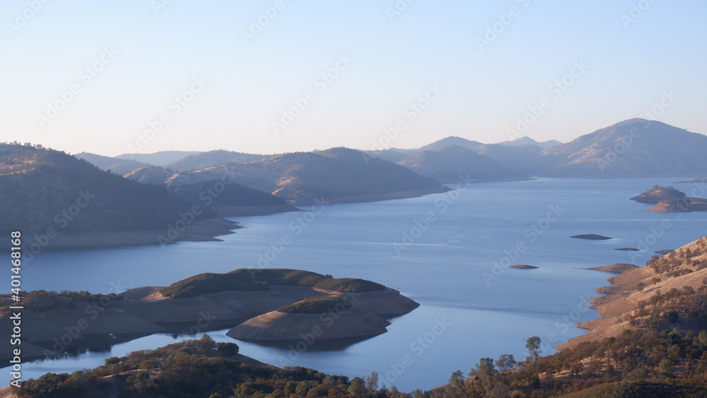Obraz premium Lake and island view from mountains