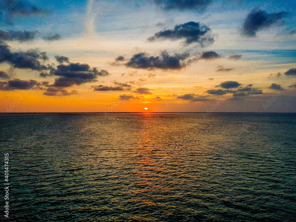 Obraz premium sunset over the sea