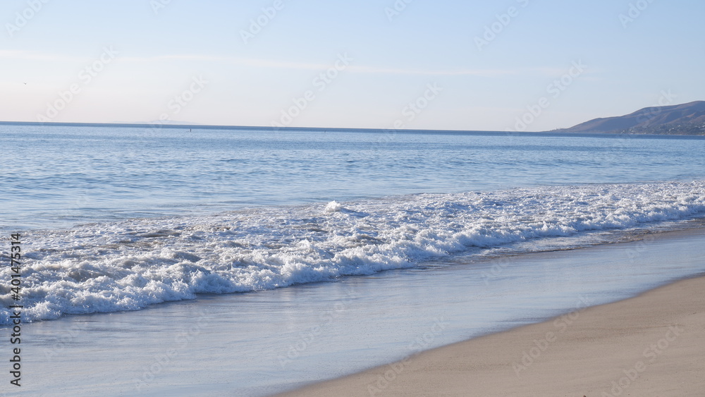Fototapeta premium Pacific Ocean waves and sunlights