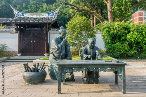 Chinese traditional Confucian culture, bronze statue of Confucius and his student photo