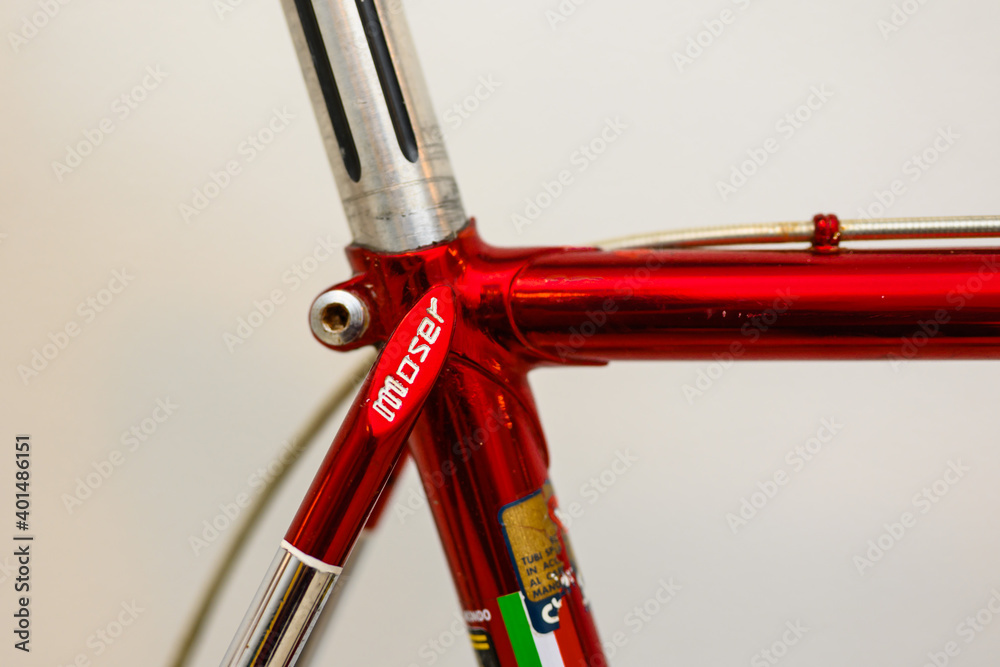 Foto Stock seat tube and gipiemme seatpost on a vintage road bike francesco  moser cromovelato equipped with shimano 600 and crane parts | Adobe Stock