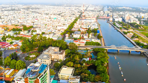 Fotografi Top view aerial view love bridge or Ninh Kieu quay of downtown in Can Tho City,