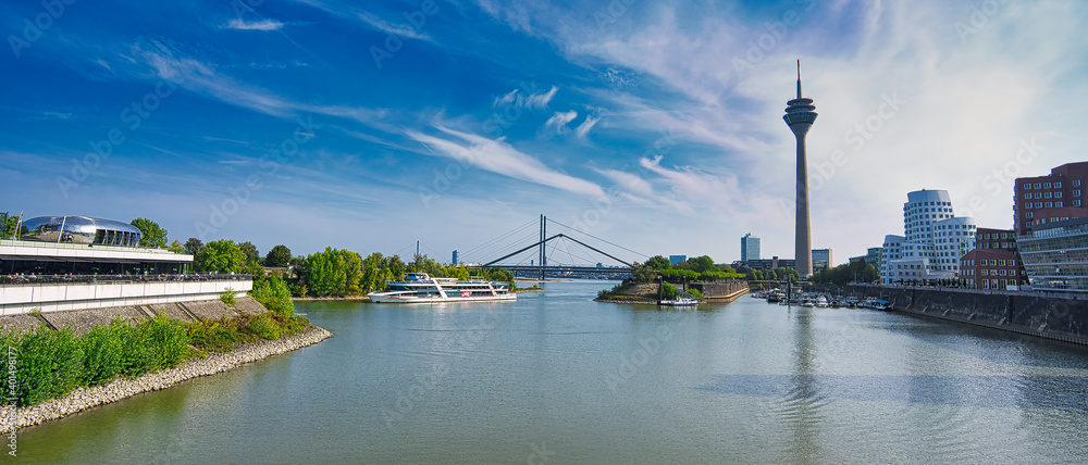 Düsseldorf Skyline Rhein