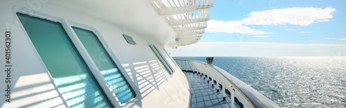Fotografia Panoramic of the deck of a passenger ferry on a clear summer day