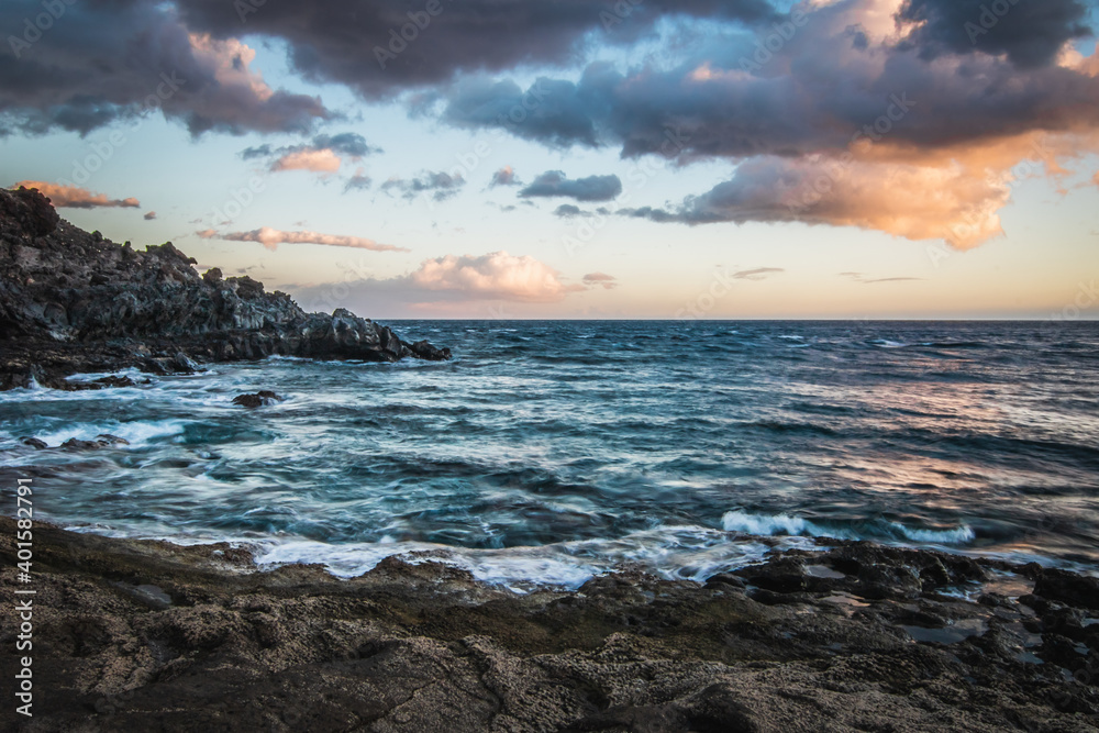 Obraz premium ocean in motion on the Canaries islands, south of Tenerife. Spain. Background