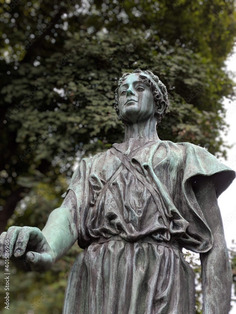 statue of a woman statue of a woman