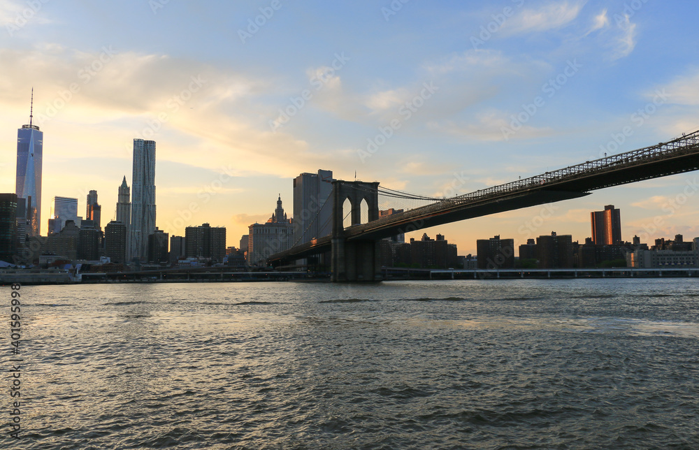 final de tarde ensolarado em nova Iorque com a sombra dos prédios em manhattan  