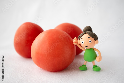 トマトと手づくり粘土の女の子