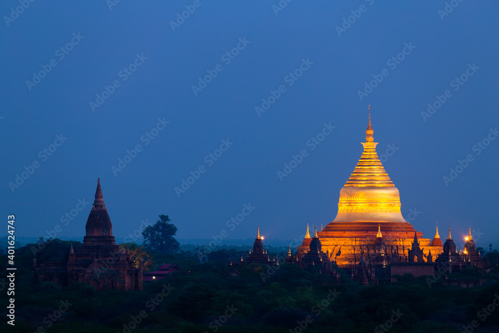 Naklejka premium Temples at Bagan, Myanmar at sunset