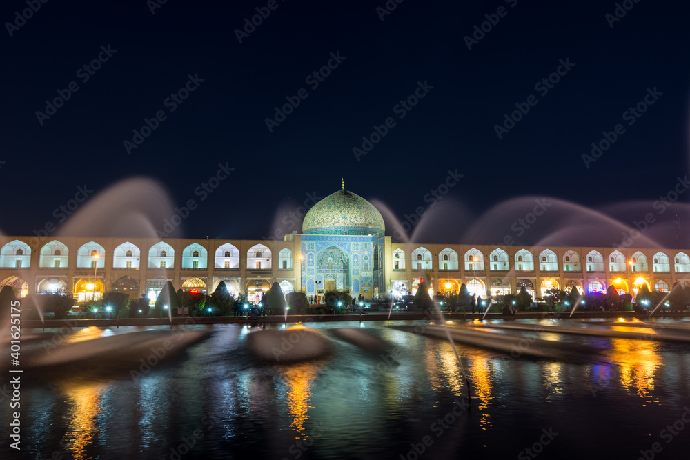 Fototapeta premium Night view of Sheikh Lotf Allah Mosque with fountain, situated on the eastern side of Naqsh-e Jahan Square,an important historical site in Iran