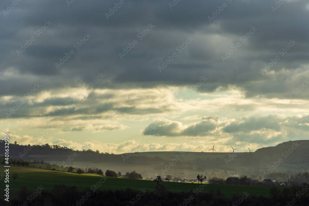 Landschaft mit Windrädern Landschaft mit Windrädern
