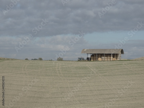 fienile nella campagna pisana photo