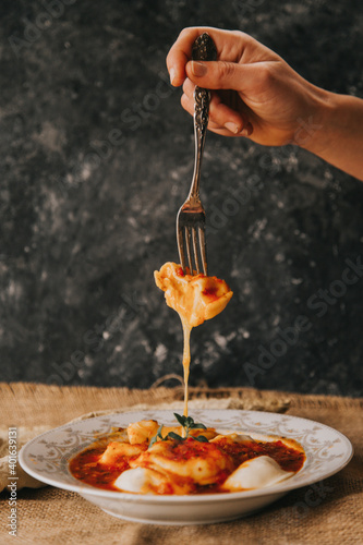 Sabrosas pastas con salsa de tomate y queso