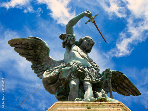 Obraz na płótnie Bronze statue of Michael the Archangel, standing on top of the Castel Sant'Angelo w salonie