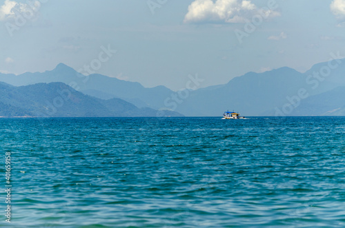 boat on the sea © Taubatex Imagens