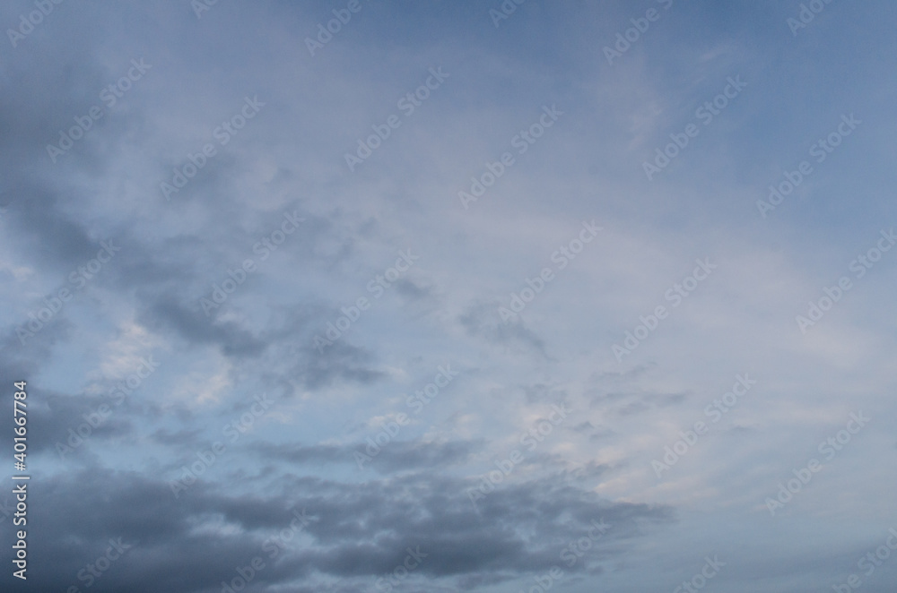 Ciel bleu avec quelques nuages Ciel bleu avec quelques nuages