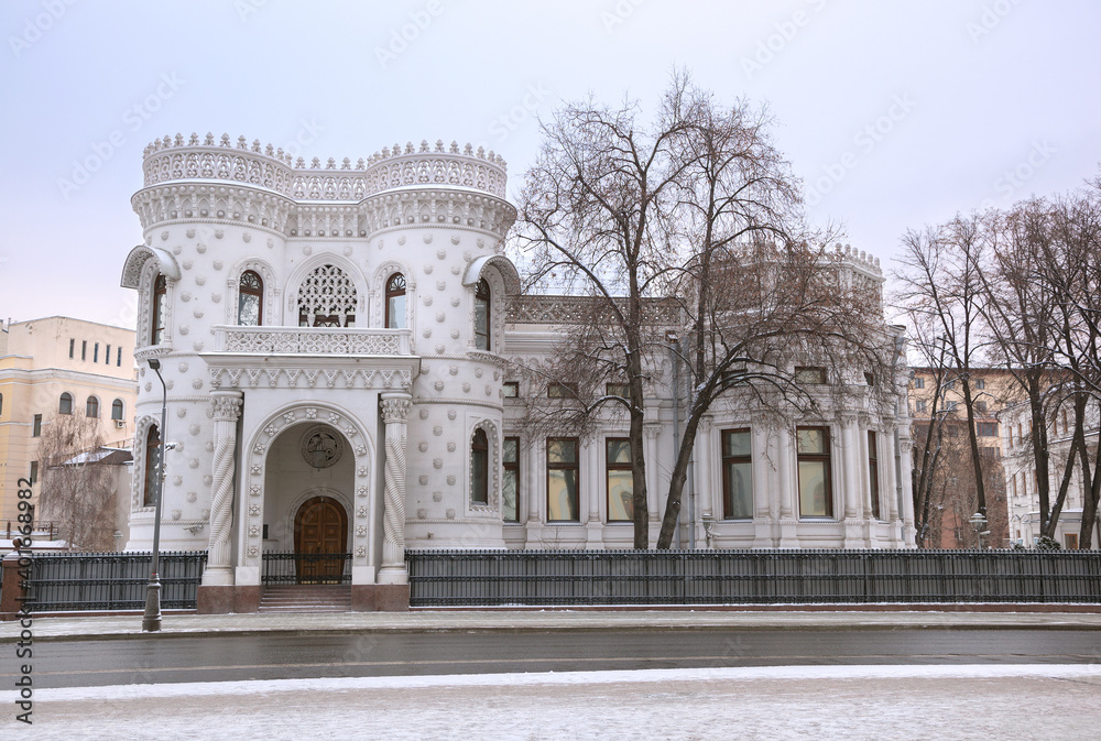 Arseny Morozov's Mansion, now the house of receptions of the Government of the Russian Federation; from 1959 to the end of the 1990s - the house of friendship with the peoples of foreign countries)
