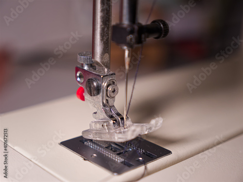 Selective focus of the needle of sewing machine