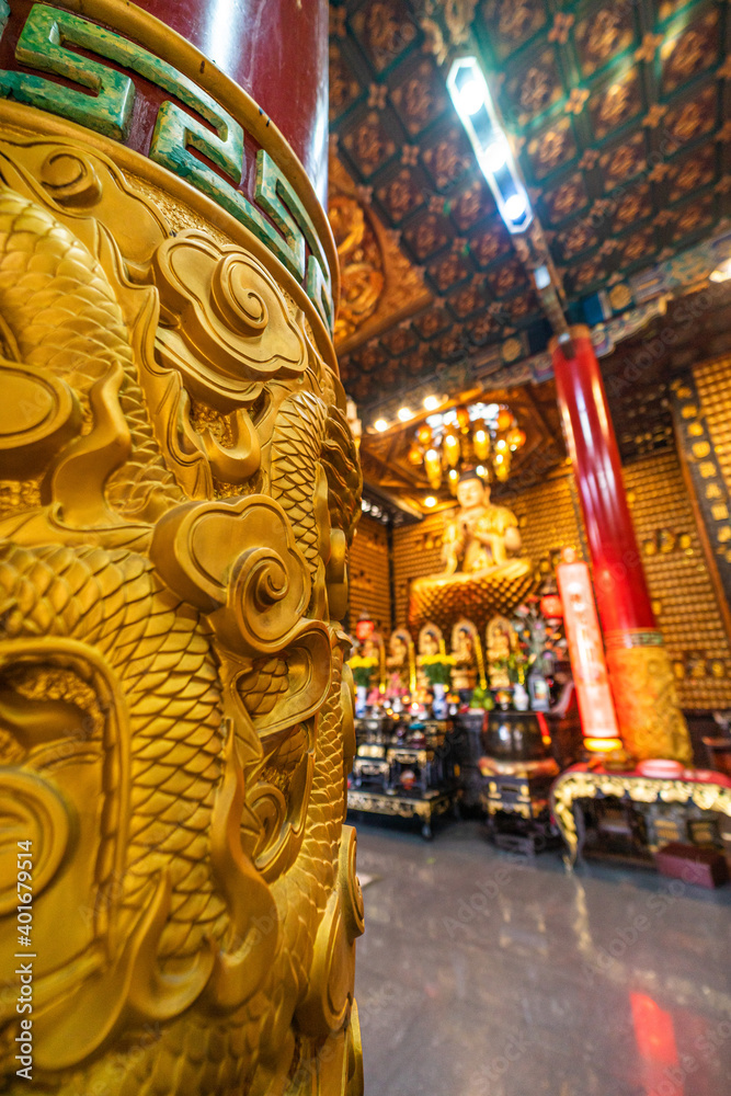 Obraz premium Interior of Thousand Buddha Temple or Chua Van Phat pagoda in District 5, Ho Chi Minh City, Vietnam