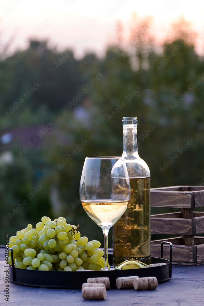 Fototapeta premium white wine