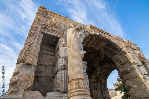 Tableau sur toile Arch of Marcus Aurelius, This triumphal arch is the only fully standing structure that remains from Roman-era Oea wich located in tha captical of Libya, Tripoli