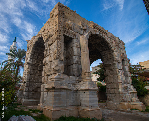 Arch of Marcus Aurelius, This triumphal arch is the only fully standing structure that remains from Roman-era Oea wich located in tha captical of Libya, Tripoli.