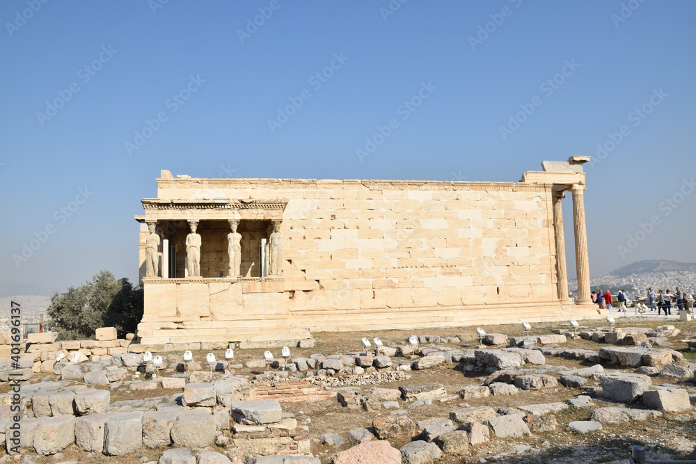 Vista de los principales monumentos y sitios de Atenas (Grecia). Acrópolis. Templo de Atenea (Athena) o Erecteion (Erechtheion). Las Cariátides (Caryatids)