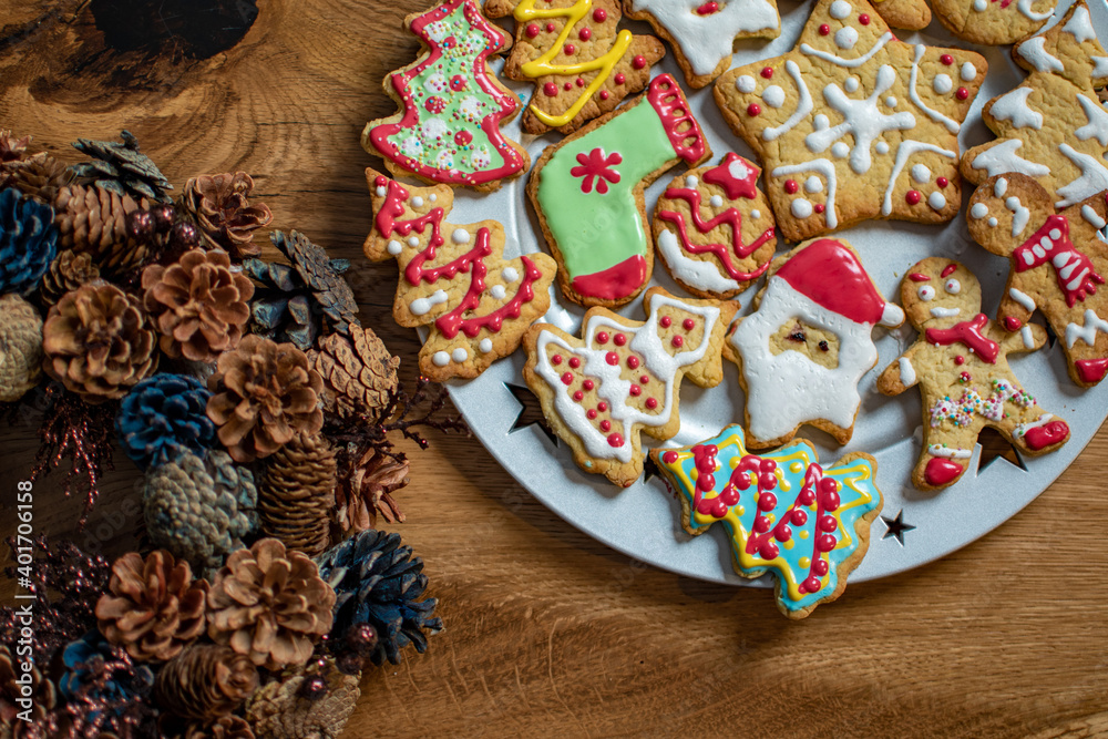 Christmas cookie plate with ornament