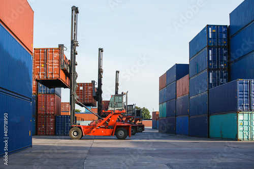 Fotografi Container loading in container yard with container handlers