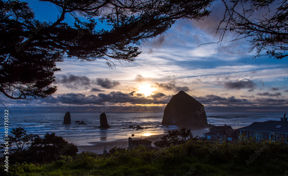 Haystack Rock, Oregon Coast Haystack Rock, Oregon Coast