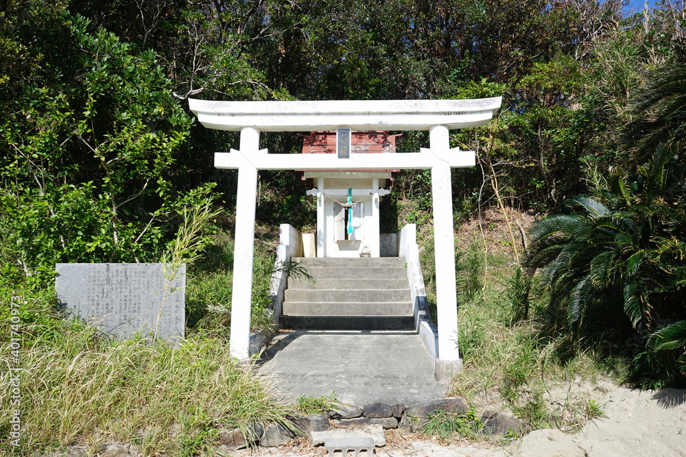 Iwaya Shrine at Hamada Beach in Tanegashima island, Kagoshima, Japan - 日本 鹿児島県 種子島 岩屋八幡神社 Iwaya Shrine at Hamada Beach in Tanegashima island, Kagoshima, Japan - 日本 鹿児島県 種子島 岩屋八幡神社