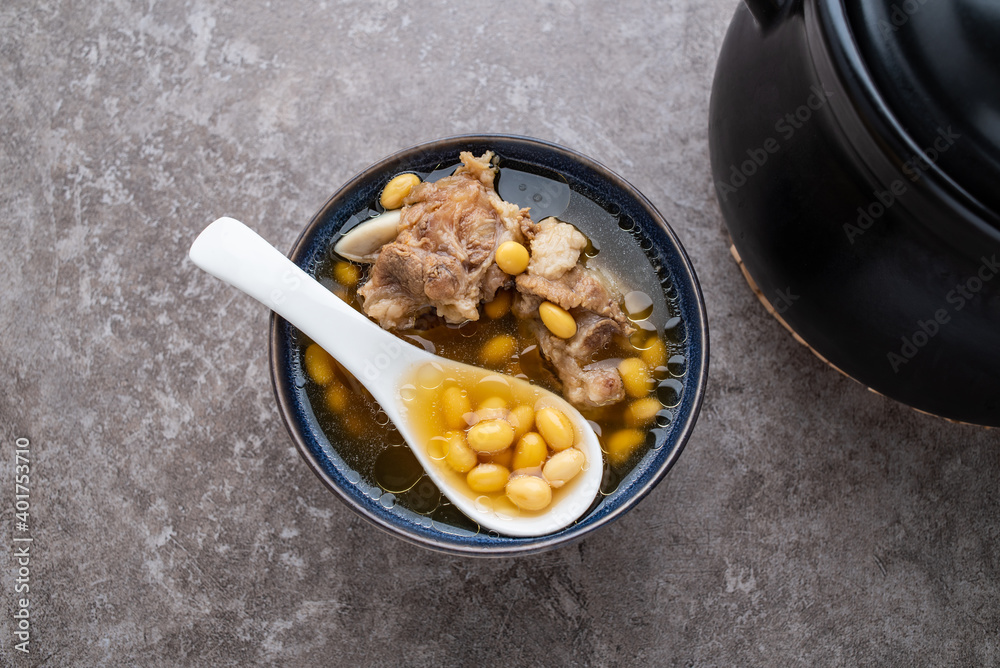A bowl of nutritious and delicious soy pork bone soup A bowl of nutritious and delicious soy pork bone soup