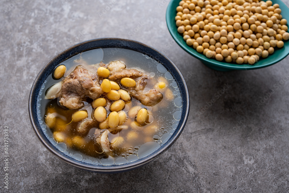 A bowl of nutritious and delicious soy pork bone soup A bowl of nutritious and delicious soy pork bone soup