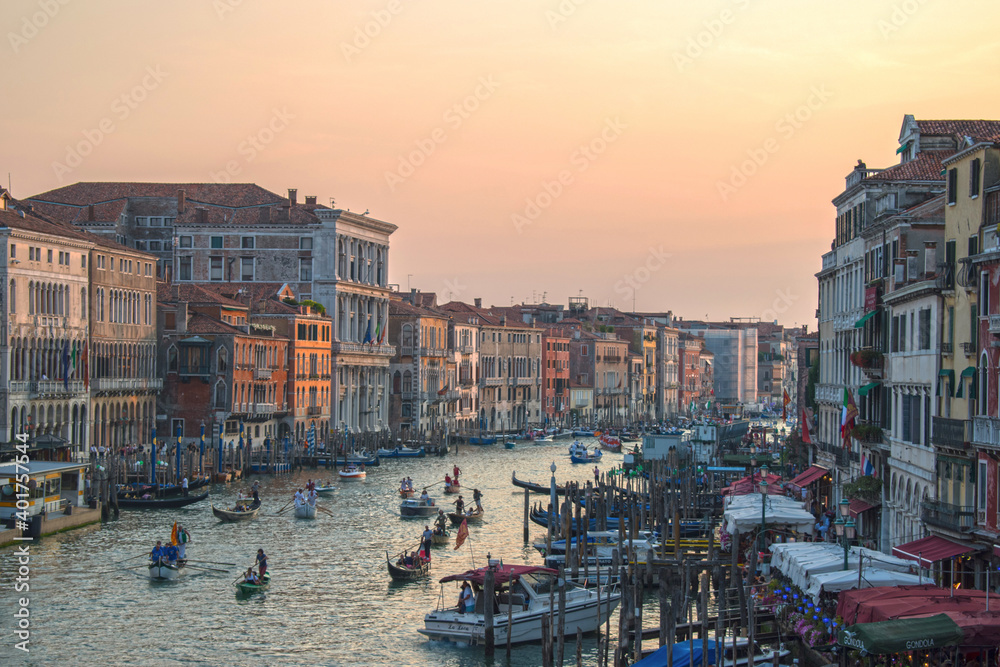 [Italy] Sunset from the Rialto Bridge during the 2019 Historical Regatta.