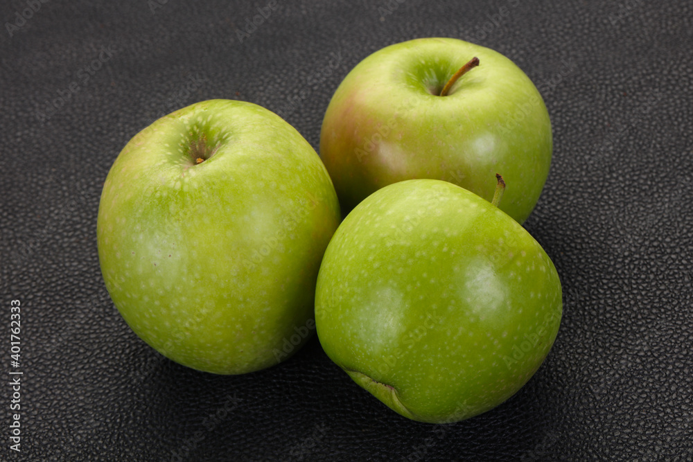 Green ripe apple Green ripe apple