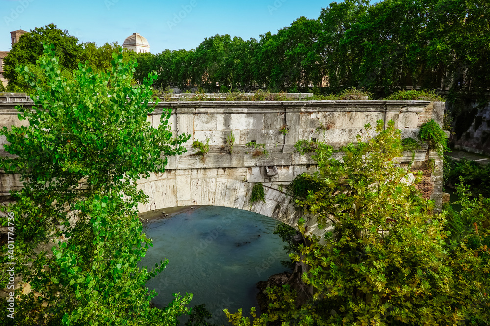 テベレ川に架かるローマ最古の石橋　ロット橋ことアエミリウス橋　（パラティーノ橋から）