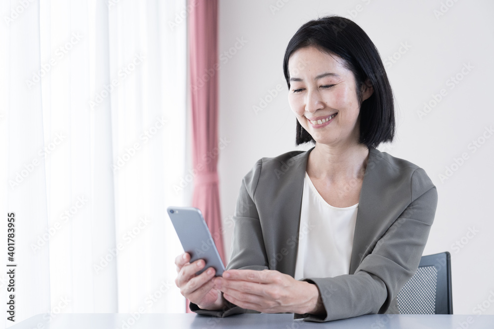 スマートフォン 女性 スマートフォン 女性